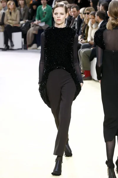 Look 32